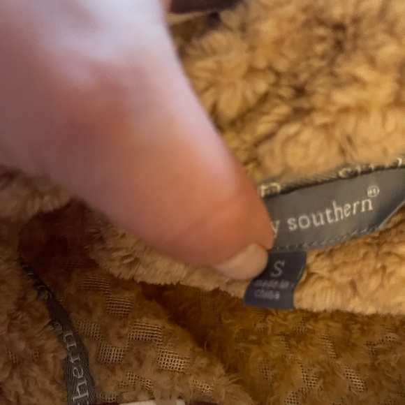 Simply southern pull over 🫶🏻 - Picture 4 of 6